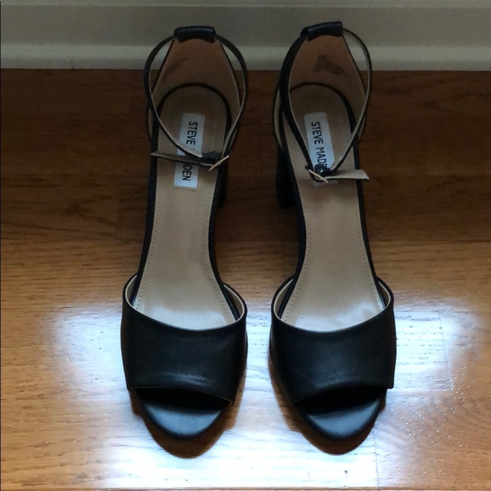 Steve Madden Mirna Leather Sandals